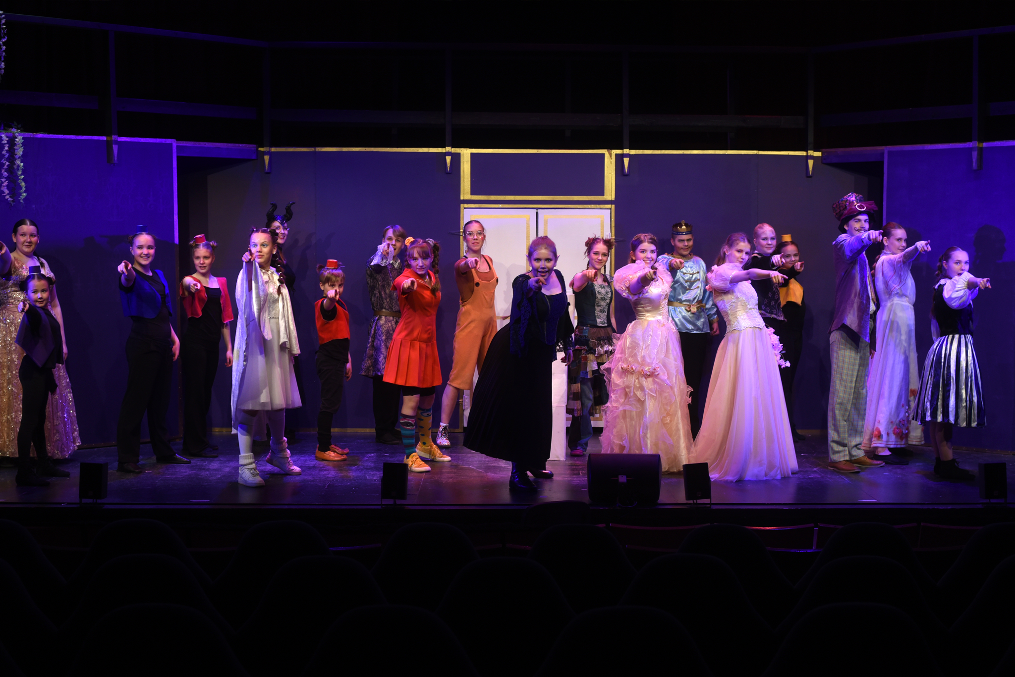 Paimion Teatteri, lastenteatteri, Kerro, kerro, kohtaloni, kansikuva